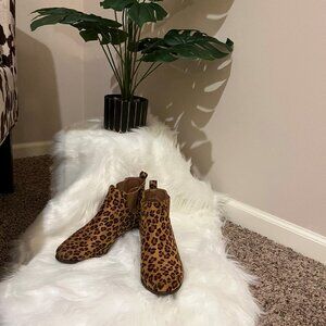 Refresh Leaopard Print Booties